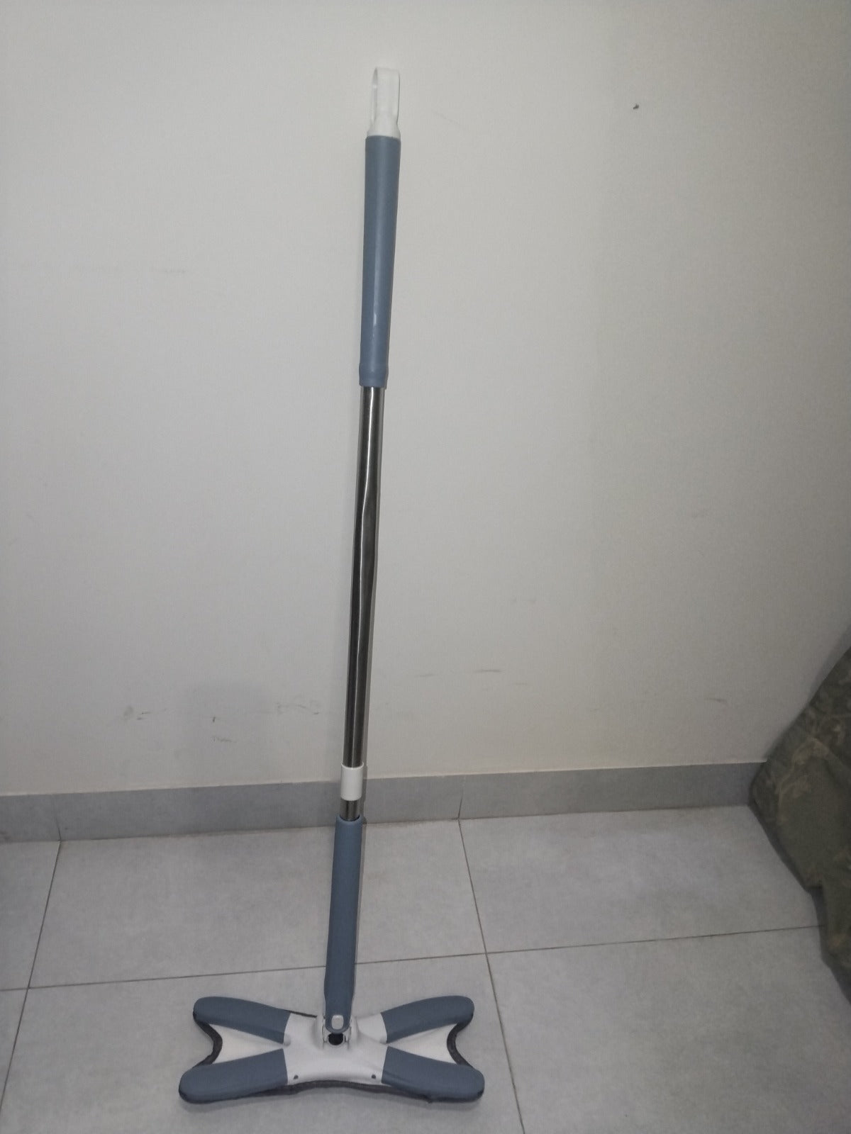 Rotating Floor Mop Rotating X Mop Flat Microfiber Floor Mop with 360° Squeeze System and Replaceable Cloth Heads